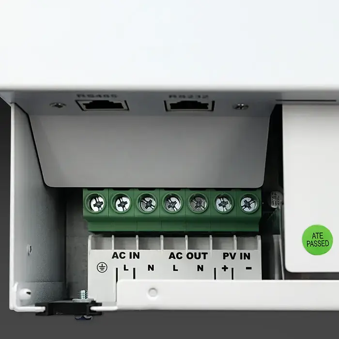 Qoltec Hybrid Solar Inverter Off-Grid 3500W | 100A | 24V| MPPT | BMS |  AGM GEL LiFePO4 | Wi-Fi option | Sinus | Power factor 1.0