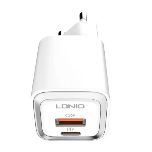 LDNIO A2318M travel charger | USB, USB-C, Lightning | with USB-C + Lightning cable