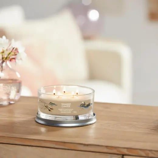 Yankee Candle Amber and Sandalwood Candle (Amber and Sandalwood) - 340g