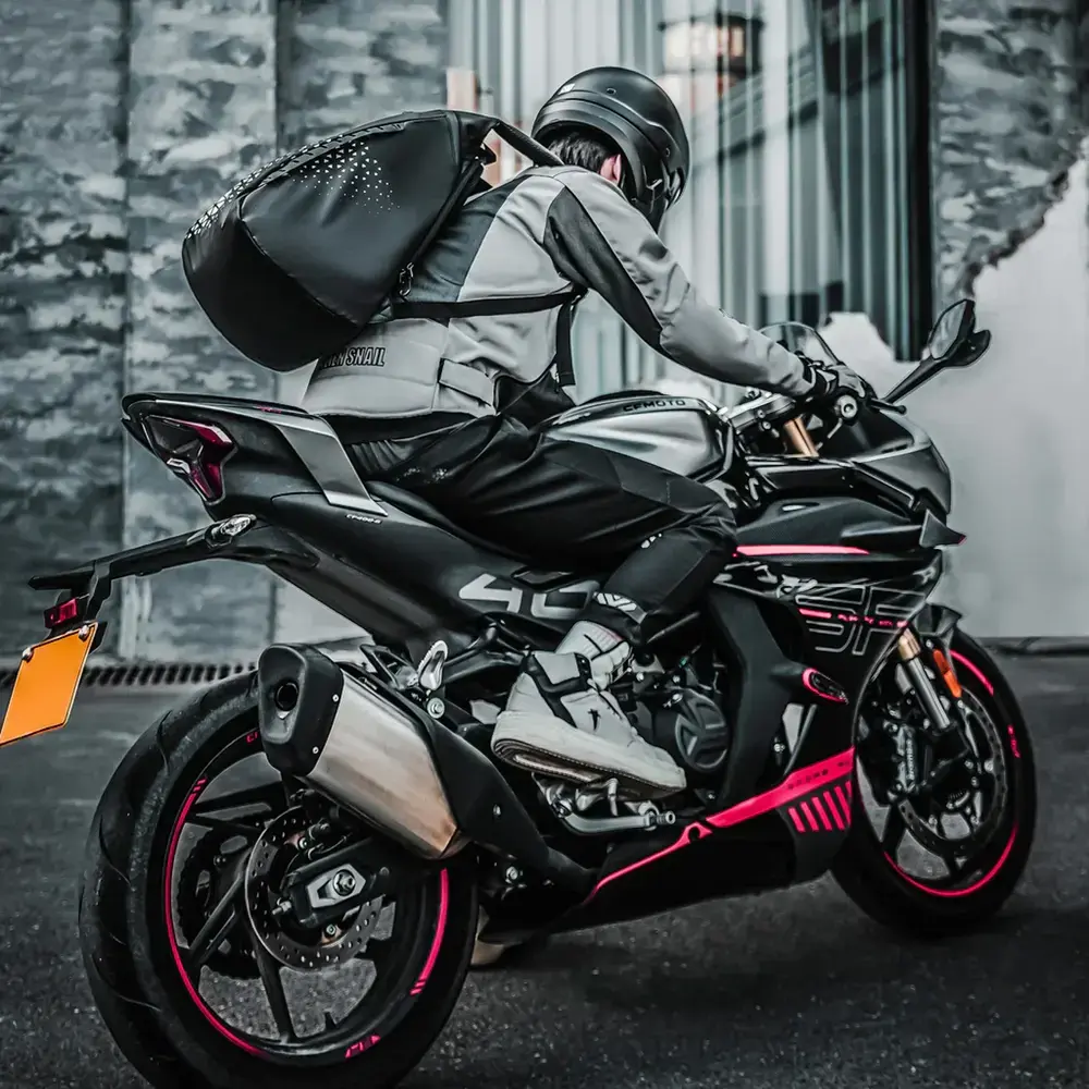 Plecak Rockbros H36 z uchwytem na kask 14,5 l - czarny