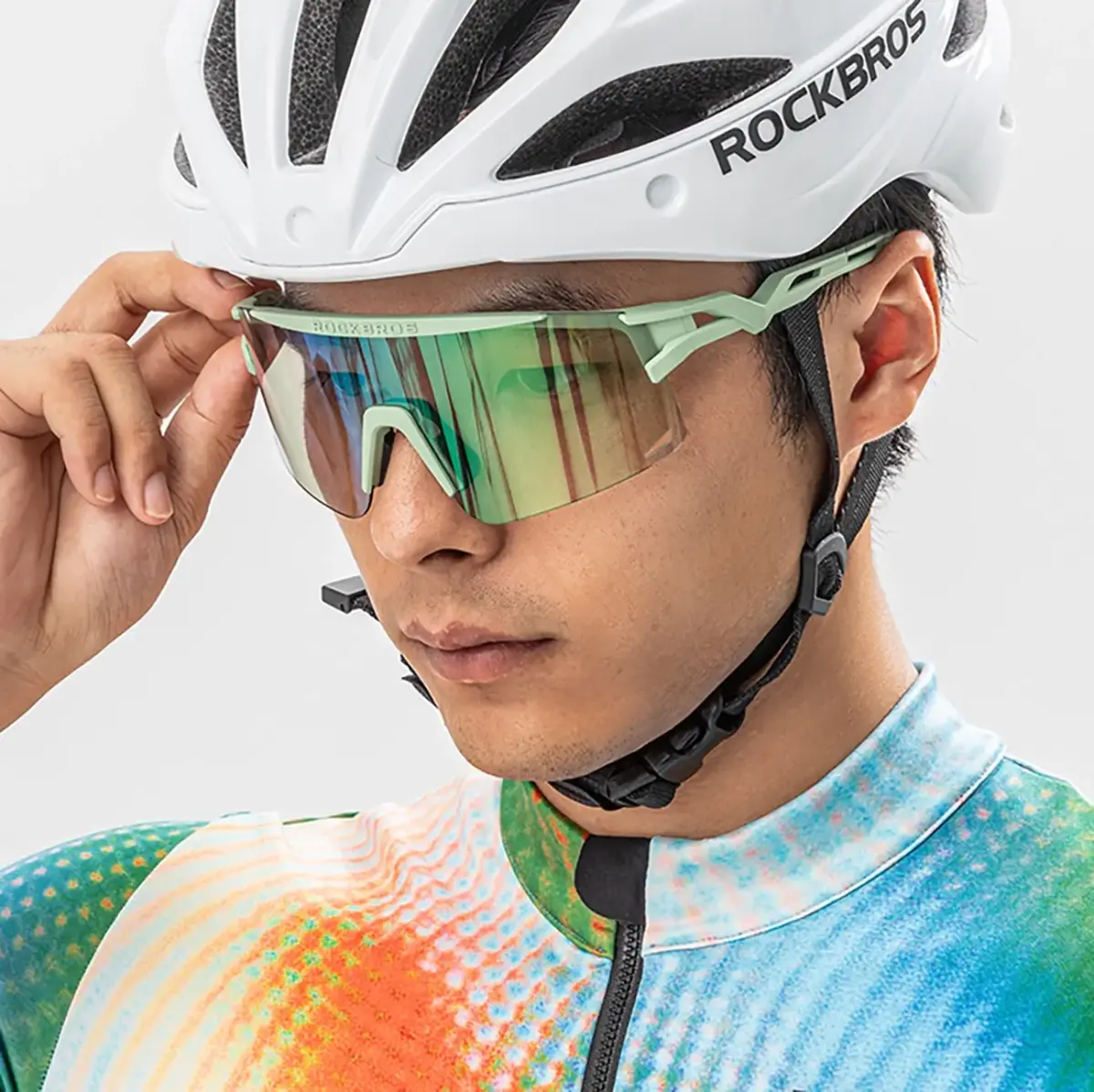 Rockbros Photochromic Cycling Glasses with UV Protection and Corrective Insert - Green