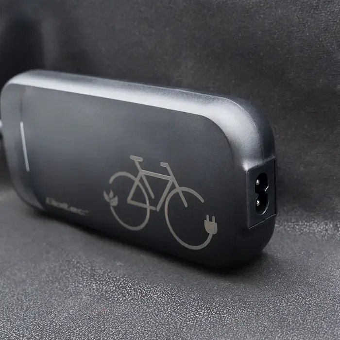 Qoltec 50334 ātrais lādētājs e-velosipēdam, elektriskajam skrejritenim XIAOMI 36V | 42V | 2A | 8.0*8.0mm | ūdensizturīgs + strāvas kabelis