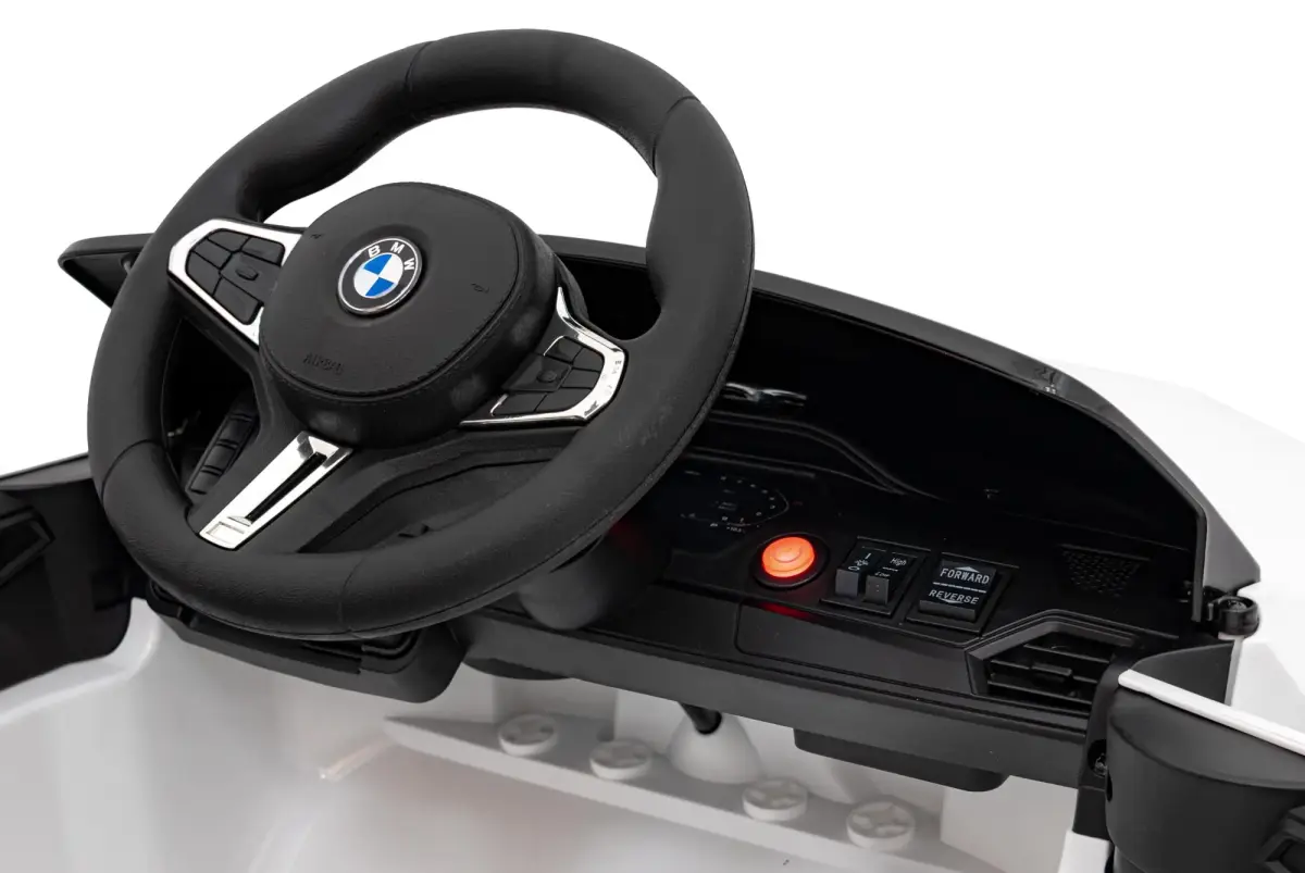 Transportlīdzeklis BMW M4 White