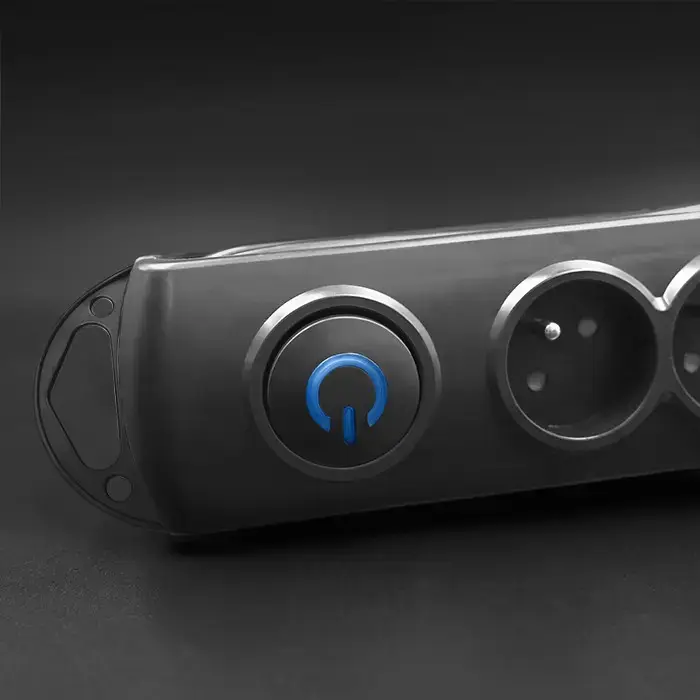 Qoltec Surge protector | 6 sockets | 1.8m | Black