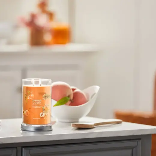 Yankee Candle Farm Tumbler Candle Fresh Peach Signature - 567.0g
