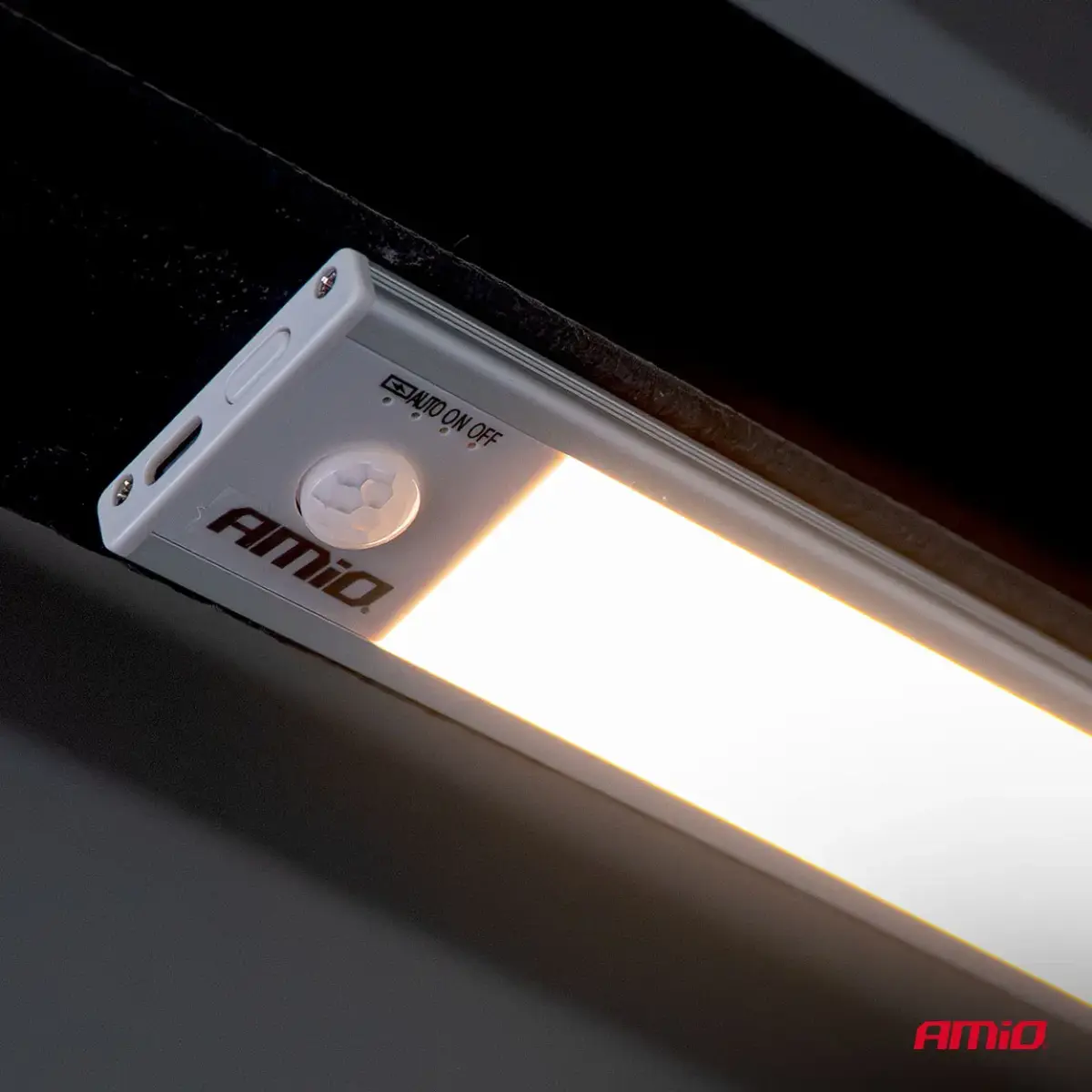 Rechargeable magnetic sensor LED light 2W 1500mAh AMIO-04894