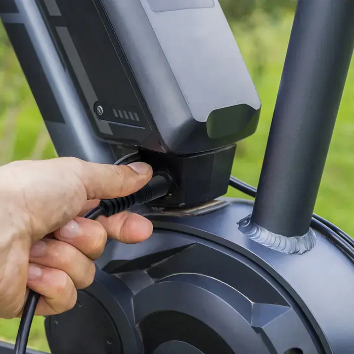 Qoltec Fast Charger for e-bike, electric scooter 36V | 42V | 2A | 5.5*2.1 | water resistant + power cable