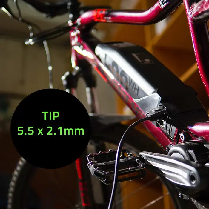 Qoltec Fast Charger for e-bike, electric scooter 36V | 42V | 2A | 5.5*2.1 | water resistant + power cable
