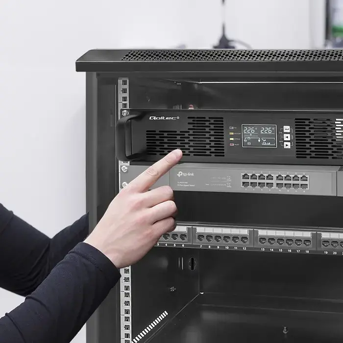 Qoltec Uninterruptible Power Supply UPS for RACK | 3kVA | 3000W | Power factor 1.0 | LCD | EPO | USB | On-line