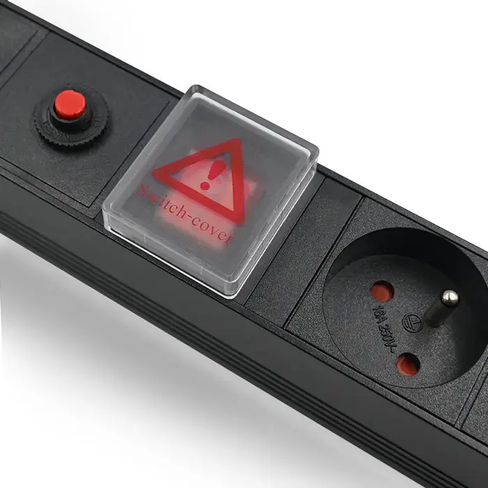 Qoltec Overvoltage power strip  for RACK 19" with CB | 1U | 16A | PDU | 6xFRENCH | 2m