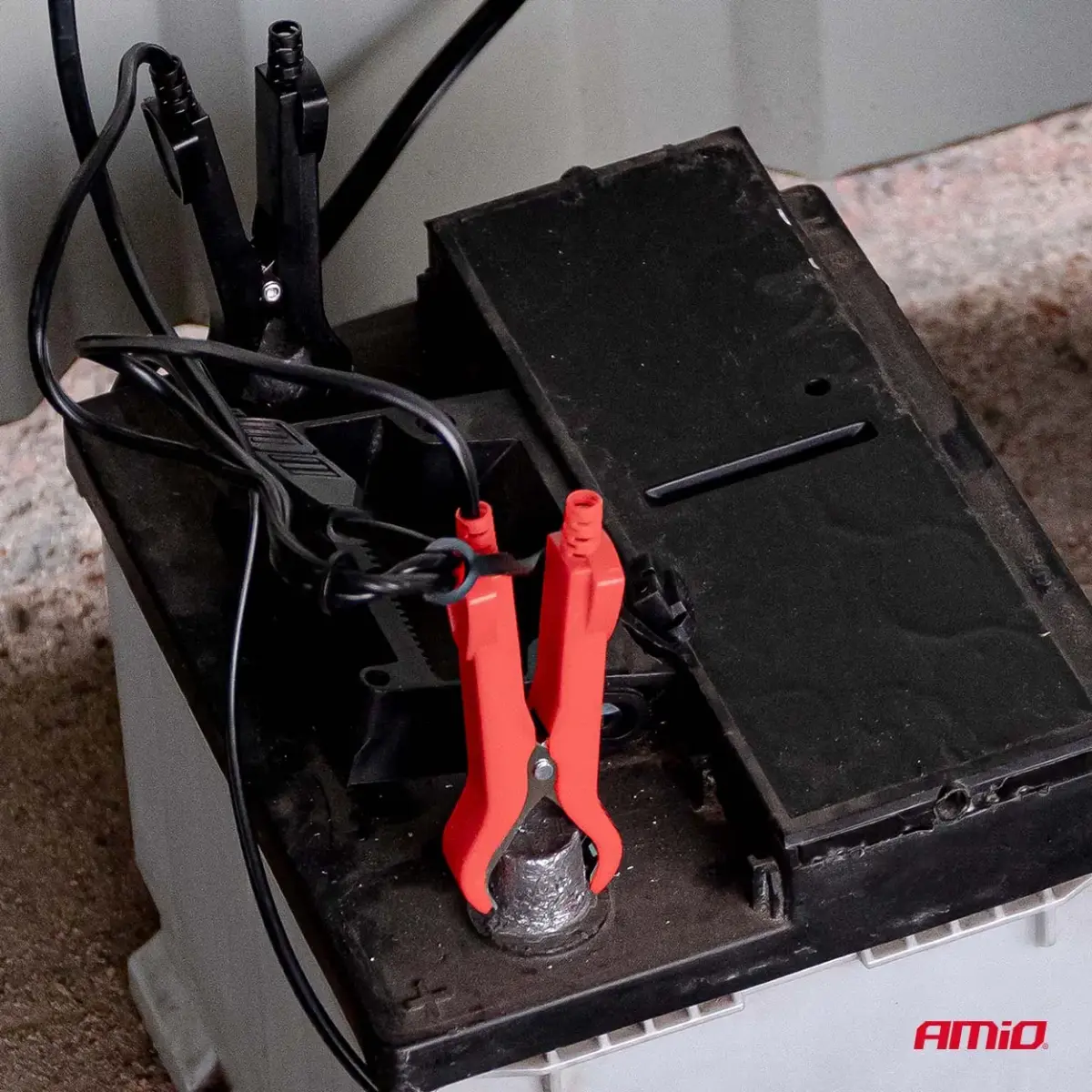 Digital battery charger AGM GEL STD LiFePo4 MAX 8A 12/24V PRO HOOK AMIO-04533