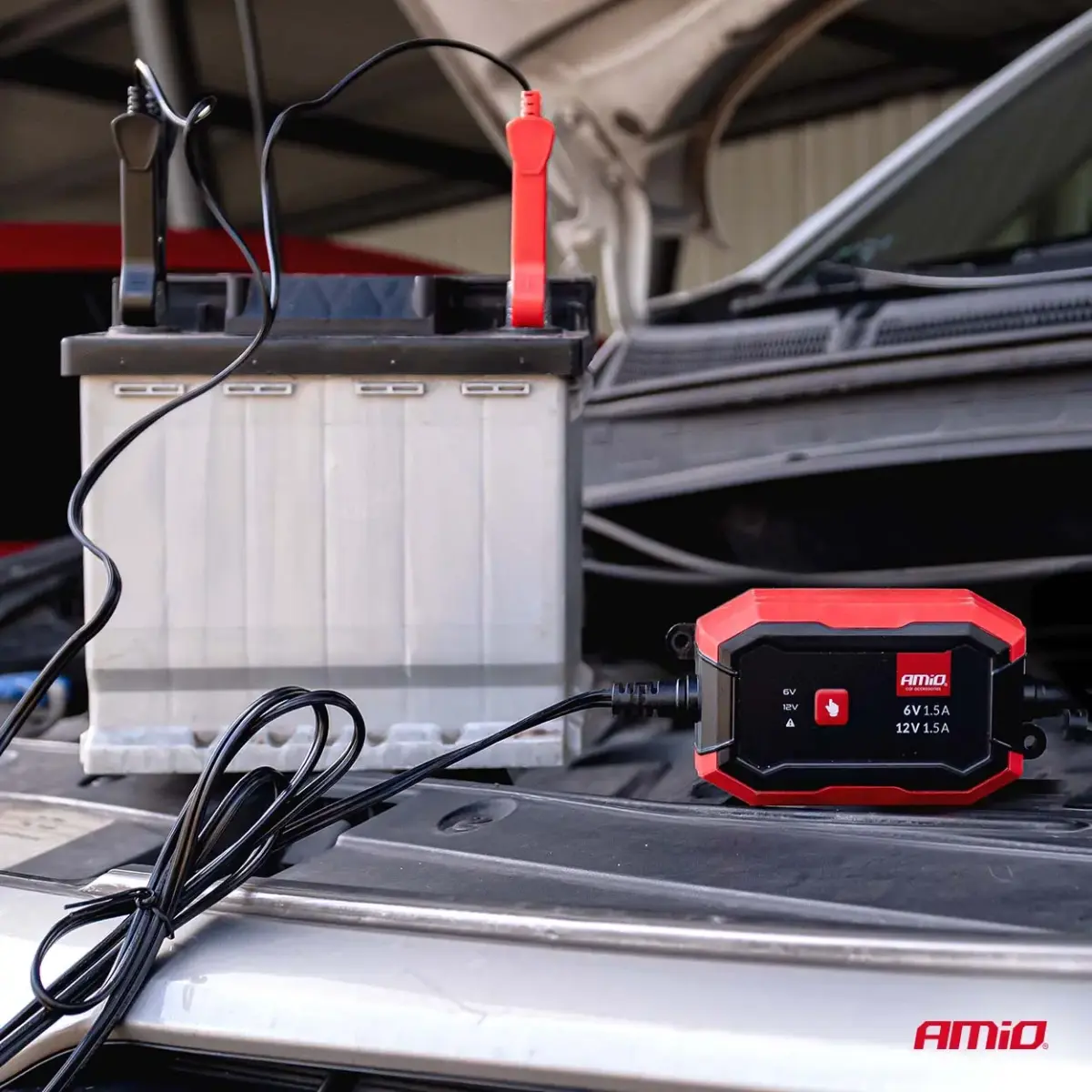 Digital battery charger AGM GEL STD LiFePo4 MAX 1,5A 6/12V AMIO-04526