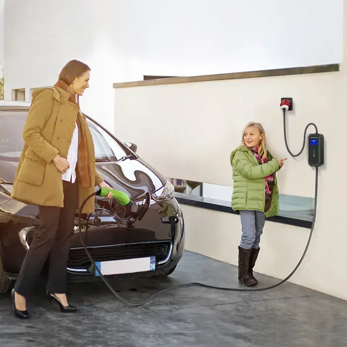 Qoltec Mobile EV charger with adjustable 2in1 Type2 | 11kW | CEE 32A | Wi-fi | LCD | 3 phase | Portable | Wallbox | 5m