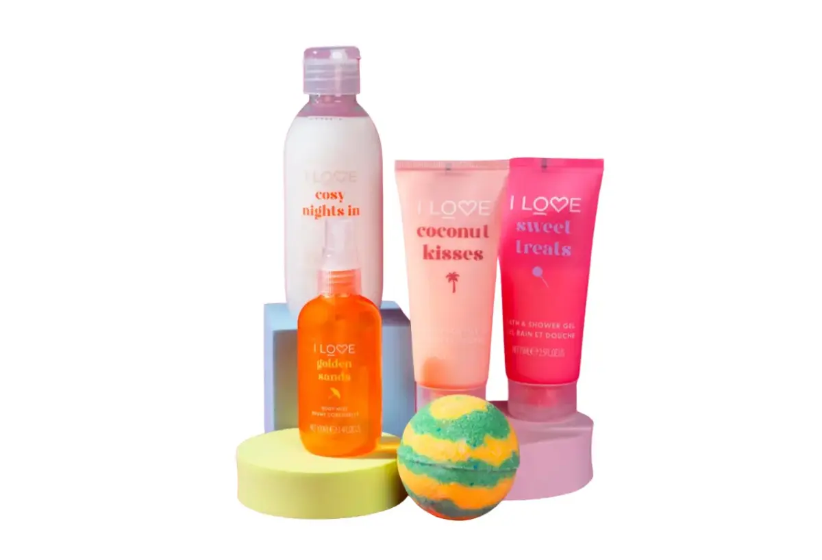All Of You Set I Love: Coconut Kisses, Hydrating, Body Lotion, 75 ml + Pina Colada , Bath Bomb, 120 g + Golden Sands, Refreshing, Body Spray, 100 ml + Sweet Treats, Hydrating, Shower Gel, For All Skin Types, 75 ml + Cosy Night's, Hydrating, Shower Gel, For All Skin Types, 250 ml