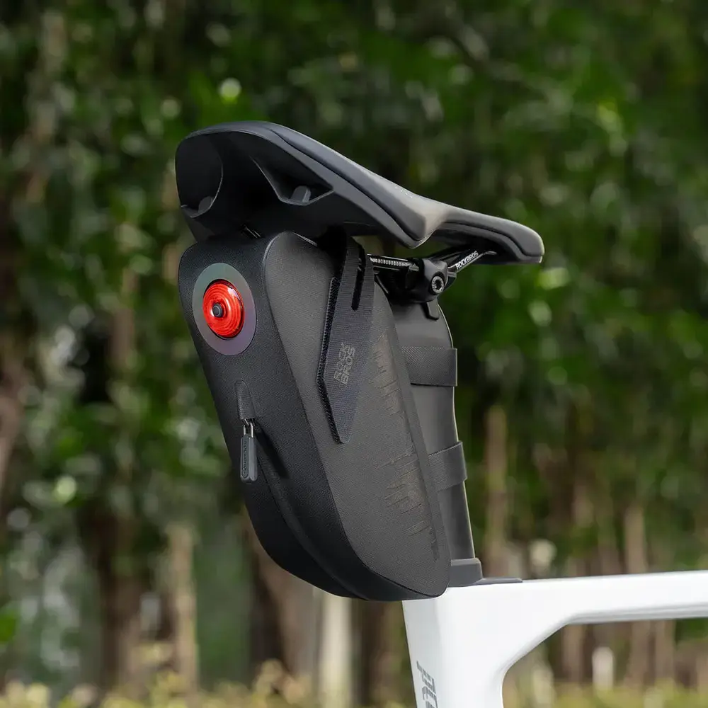 Torba rowerowa Rockbros AS-078-1 podsiodłowa z inteligentną lampką tylną 0,8 l - czarna