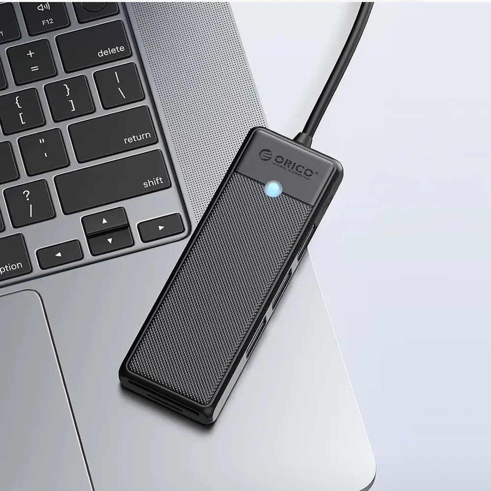 Orico PAPW3AT-U3 USB Hub 4-port 3x USB-A 3.0 with microSD/SD card reader 1.8 m - black