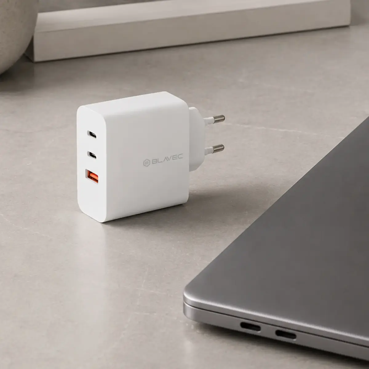 Blavec Wall charger BC-11 GaN - USB + 2xType C - QC PD 65W 3A with Type C to Type C cable (TCBC11G-U2CW653A) white