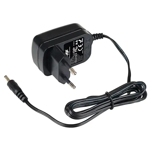 Universal Power Adapter Akyga AK-TB-18 5V | 1A 5W 3.5 x 1.35mm 1.4m