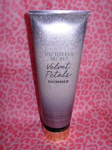 Victoria's Secret Velvet Petals Shimmer Fragrance Lotion 236ml