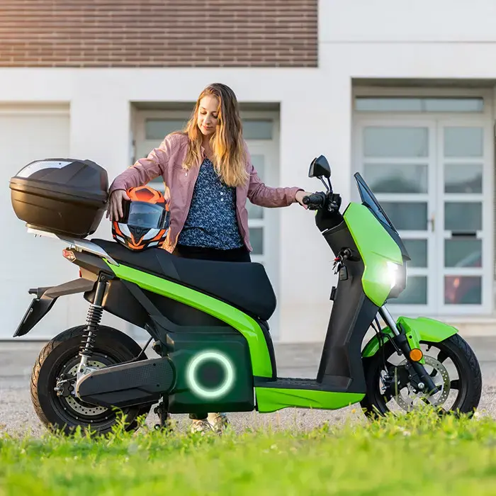 Qoltec 50334 ātrais lādētājs e-velosipēdam, elektriskajam skrejritenim XIAOMI 36V | 42V | 2A | 8.0*8.0mm | ūdensizturīgs + strāvas kabelis