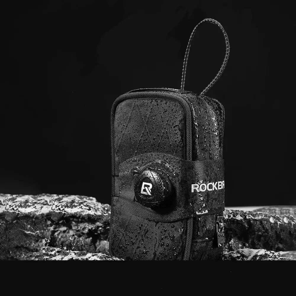 Torba rowerowa Rockbros P010 podsiodłowa 0,2 l z uchwytem na bidon 0,6 l - czarna