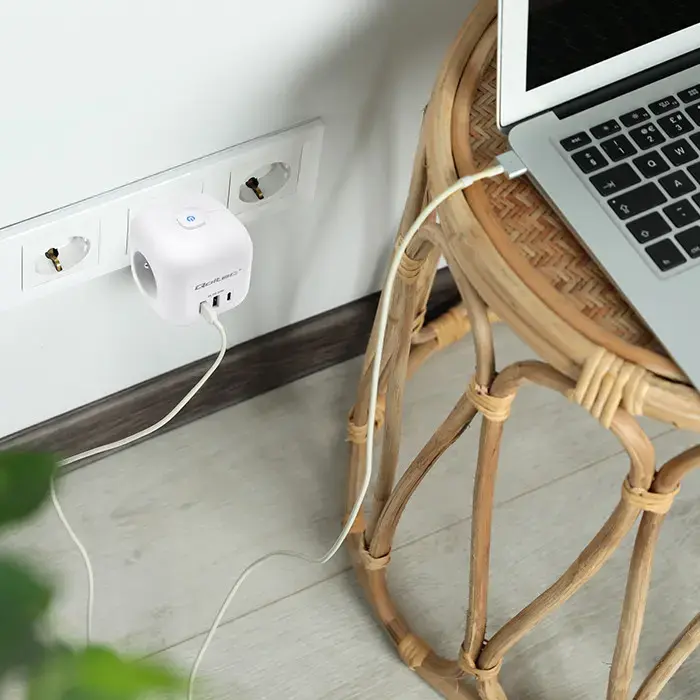 Qoltec Power cube 6-in-1 extension cord with illuminated switch | 3x AC | 2x USB | 1x USB-C PD 20W | White