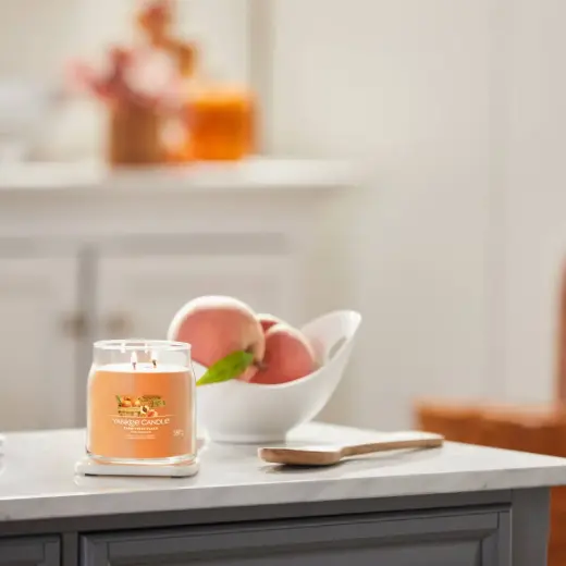Yankee Candle Farm Candle Fresh Peach Signature (Farm Fresh Peach) - 368g