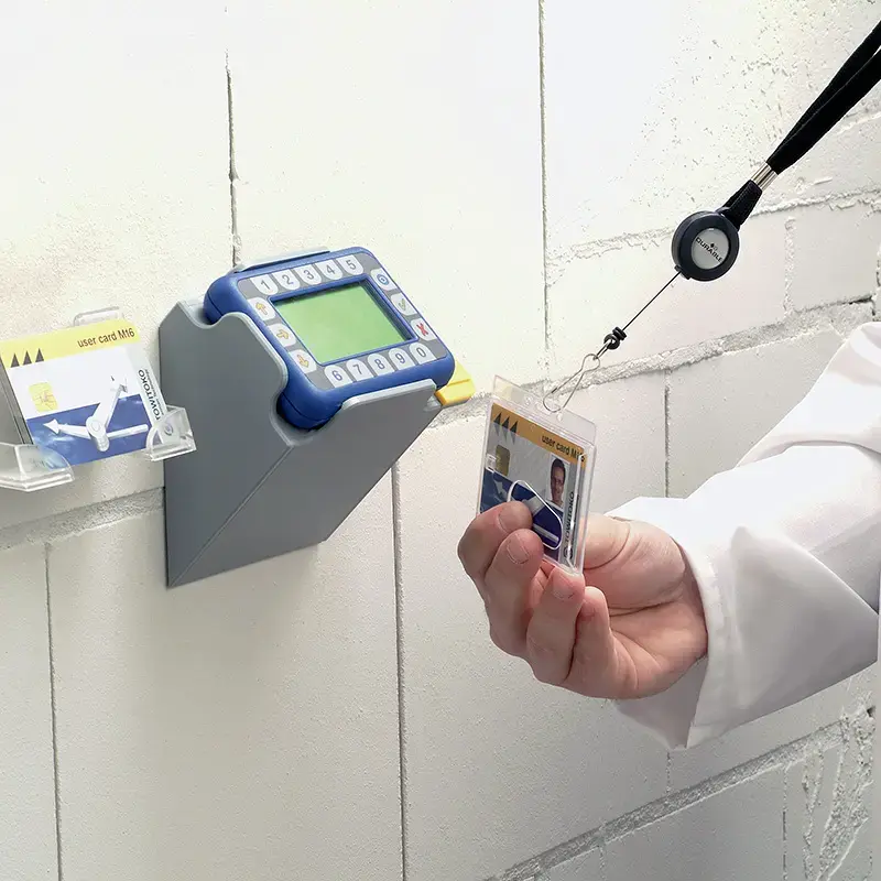 Tekstila aukla personas kartei DURABLE ar turētāju, melna
