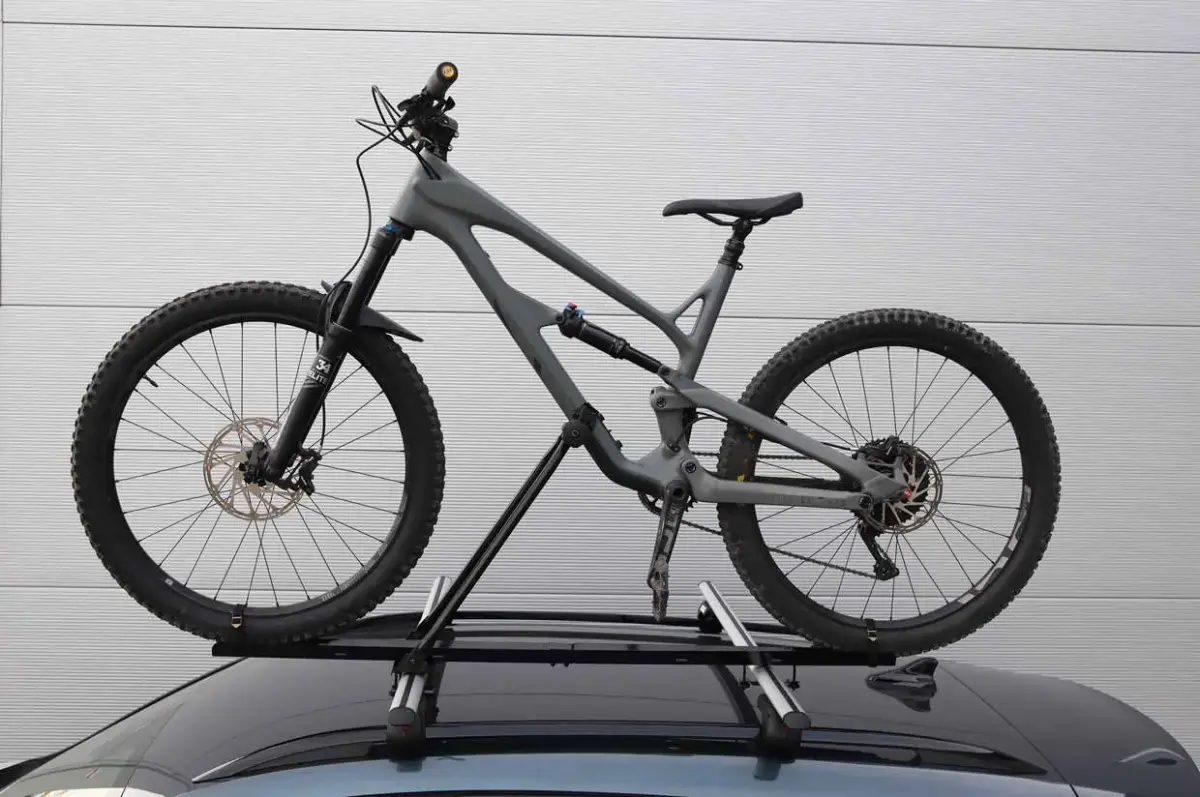 Roof bike rack black RBR-01 AMIO-02588