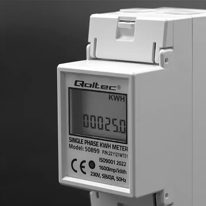 Qoltec Single phase electronic energy consumption meter | 230 V | LCD | 2P | DIN rail