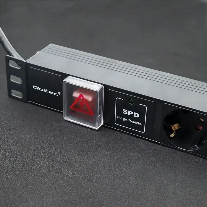 Qoltec Aluminium Power strip for RACK 19'' | 1U | 16A | PDU | 6xSCHUKO | 1.8m