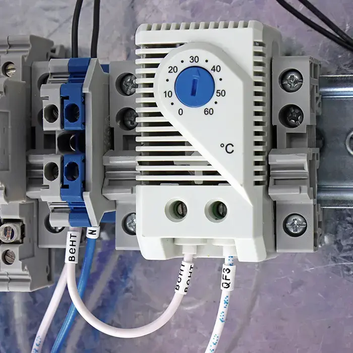 Qoltec Shut-off thermostat 10A | DIN 35