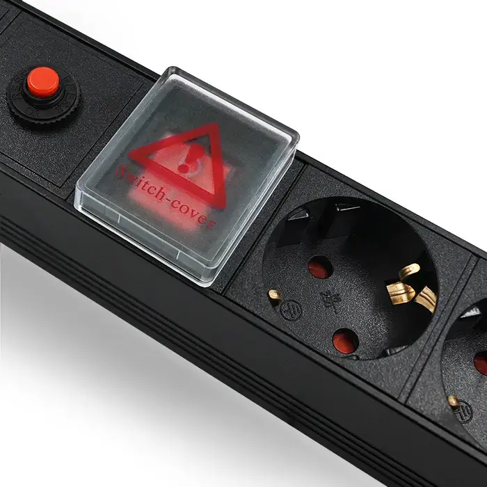 Qoltec Overvoltage power strip for RACK 19" with CB | 1U | 16A | PDU | 6xSCHUKO| 2m