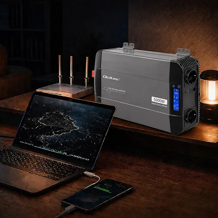 Qoltec Pure Sine Wave Inverter | 12V to 230V | 2500/5000W | LCD | USB | USC-C | Compatible with LiFePO4 GEL AGM