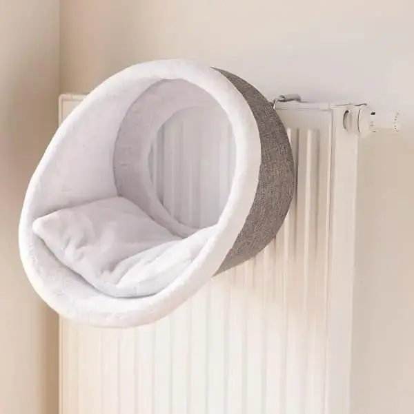 Guļvieta dzīvniekiem : Trixie Radiator cuddly cave, 38×34 cm, white|grey