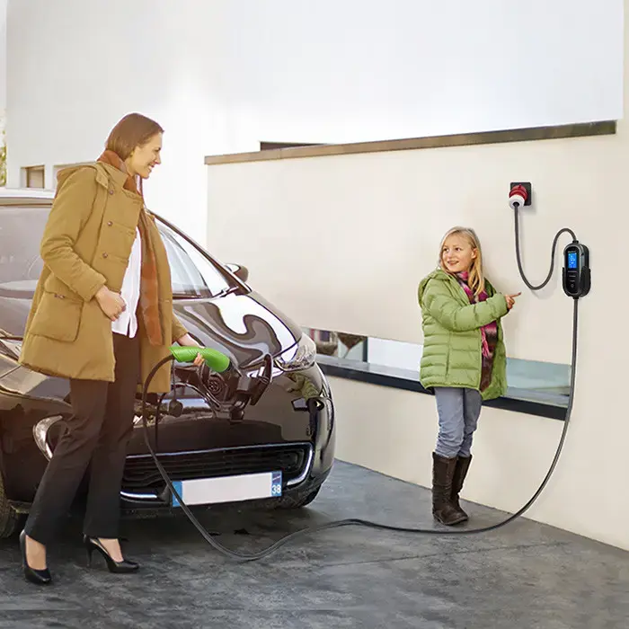 Qoltec Mobile EV Electric Car Charger with 2-in-1 Type 2 Adjustment | 11kW | 400V | CEE 32A | Wifi | TUYA | SMART LIFE | LCD | Portable | 5m
