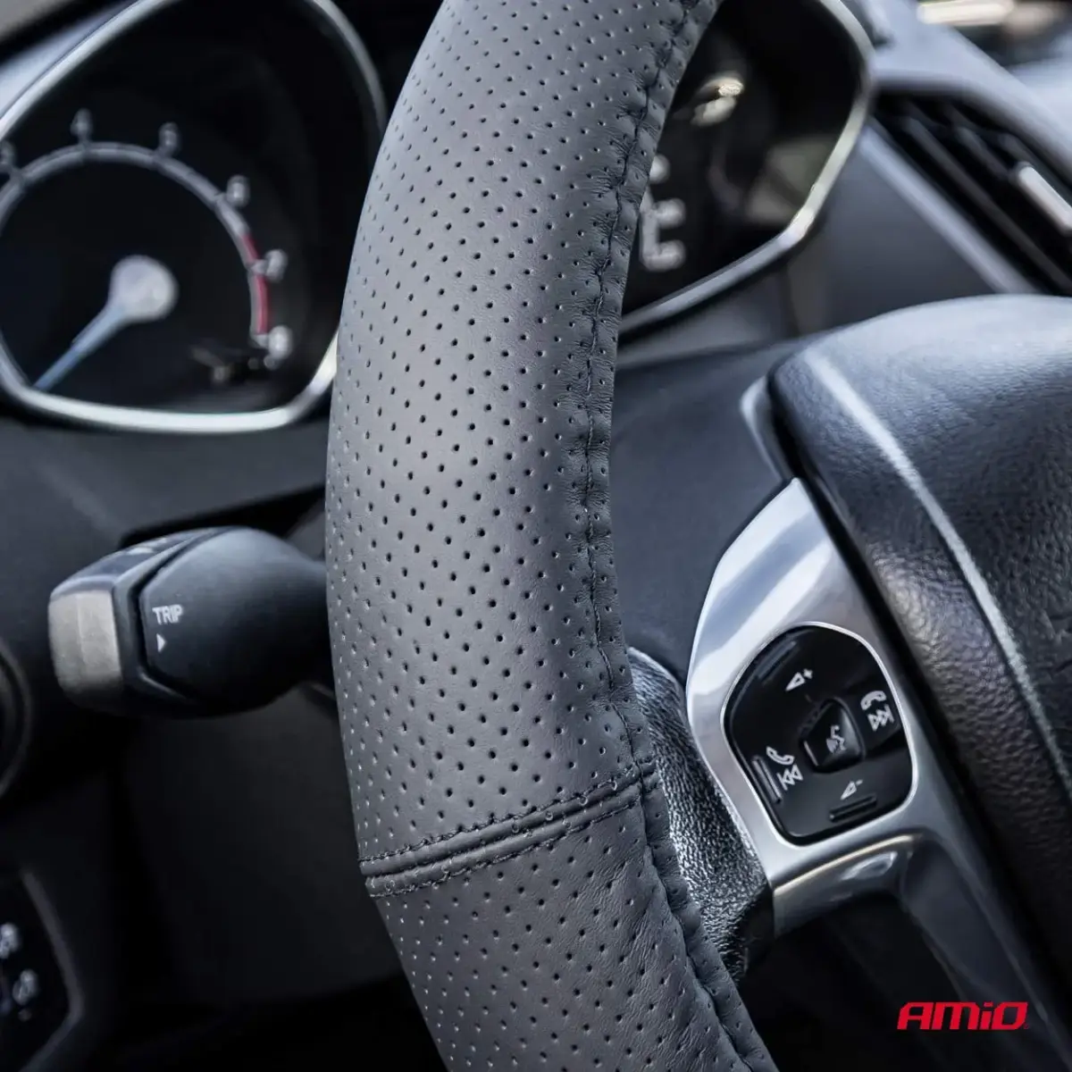 Steering wheel cover Leather Series SWC-50-M (37-39cm)