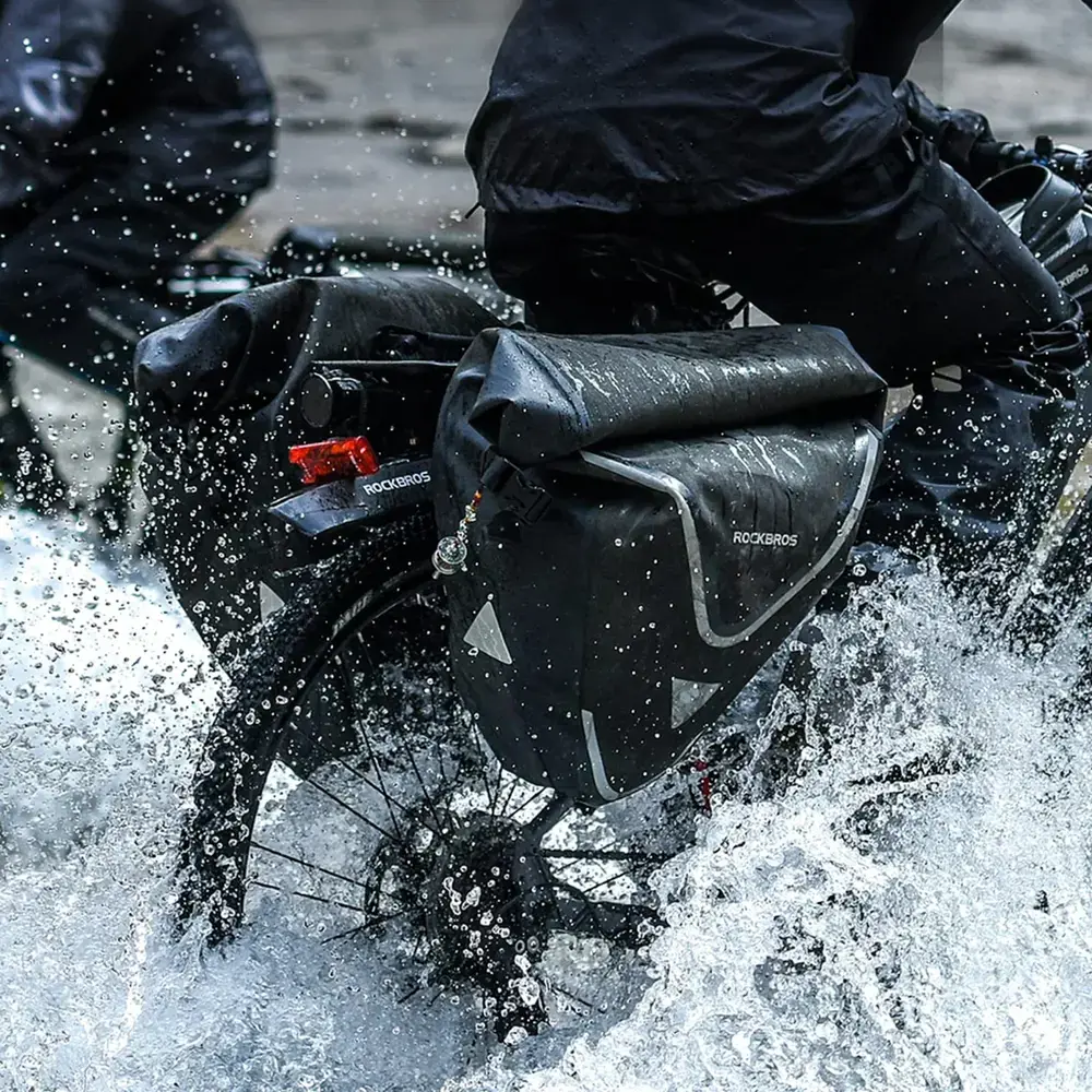 Torba rowerowa Rockbros AS-001-3BG na bagażnik wodoodporna 20 l - czarna